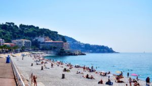 Burkinibølger på den franske Rivieraen